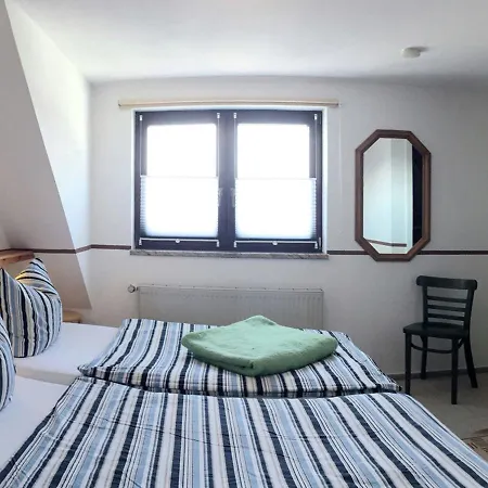 Spacious In With Garden