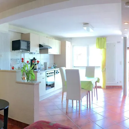 Spacious In With Garden Apartamento